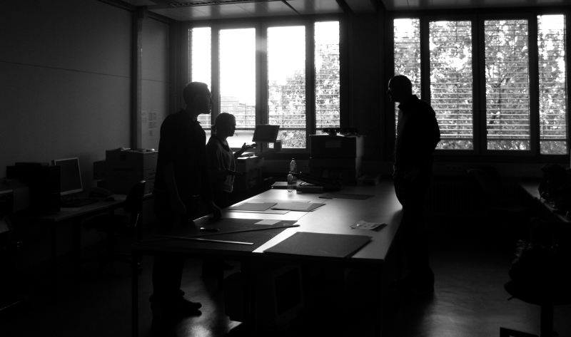 <p>Me in a discussion with students from the faculty of design, University of Applied Science, Mannheim, Germany. 2008.<br />Picture: Unkown (please let me know – I will update immediately). </p>