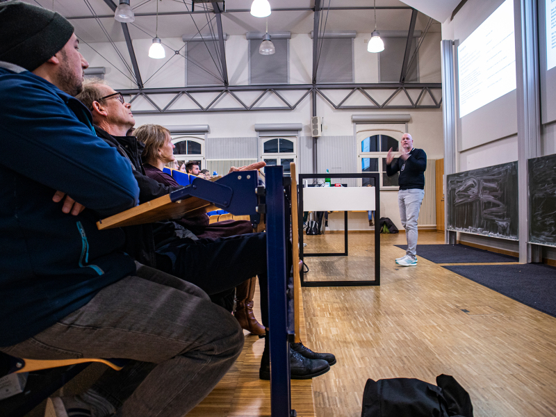 <p>Me in my element – entertaining while talking about my passion (a.k.a. job) – at the TH OWL in front of interested architects and other creatives, Detmold, Germany.<br />Picture: Johannes Brückner</p>