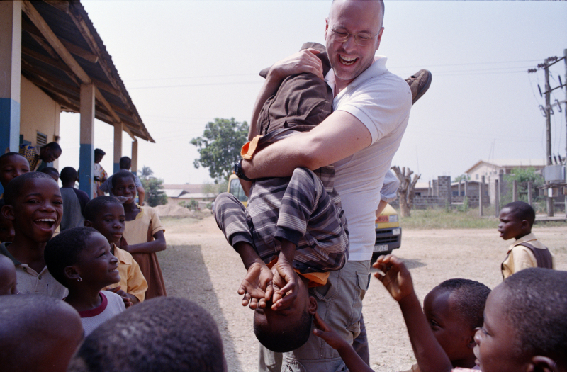 <p>Fooling around with some kids in Hohoe, Ghana.<br />Picture: Mirka Laura Severa </p>